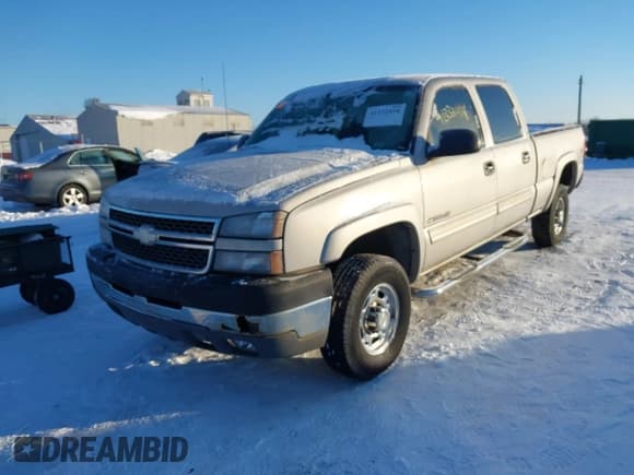 ✅ 2005 Chevrolet Silverado 2500HD LS • VIN: 1GCHK23U15F914186 • Lot: 41332418. Wystawiony na IAAI z przebiegiem 101 923 mil. Bezpłatny archiwum sprzedaży aukcyjnych z USA i szczegółowy raport historii pojazdu na DreamBid. Zdjęcie 2.