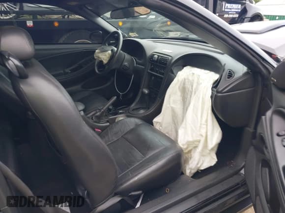 ✅ 2001 Ford Mustang GT Deluxe • VIN: 1FAFP45X11F258695 • Lot: 42197786. Listed on IAAI with 111,778 mi. Free auction sales archive from the USA and detailed vehicle history report at DreamBid. Image 5.