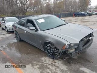 ✅ 2011 Dodge Charger RT Plus • VIN: 2B3CL5CTXBH590277 • Lot: 43804257. Wystawiony na IAAI z przebiegiem 214 231 mil. Bezpłatny archiwum sprzedaży aukcyjnych z USA i szczegółowy raport historii pojazdu na DreamBid. Zdjęcie 1.