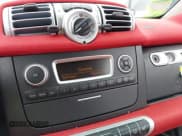 ✅ 2015 Smart fortwo Passion • VIN: WMEEJ9AA9FK831266 • Lot: 42424713. Wystawiony na IAAI z przebiegiem Nie podano. Bezpłatny archiwum sprzedaży aukcyjnych z USA i szczegółowy raport historii pojazdu na DreamBid. Zdjęcie 14.