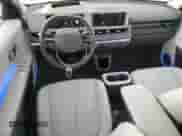 ✅ 2022 Hyundai Ioniq 5 Limited • VIN: KM8KRDAF2NU066408 • Lot: 82899454. Wystawiony na Copart z przebiegiem 28 818 mil mil. Skorzystaj z bezpłatnego archiwum sprzedaży aukcyjnych z USA i zobacz szczegółowy raport historii pojazdu na DreamBid. Zdjęcie 8.