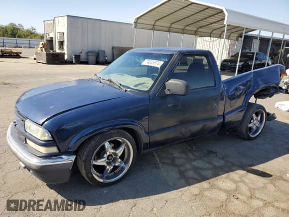 2002 Chevrolet S-10 LS z VIN 1GCCS14W428104099, wystawiony jako Copart lot #74635974 z przebiegiem 255 710 mil mil oraz Szkoda całkowita • Salvage title. Historia ofert i sprzedaży dostępna na DreamBid. Obrazek 1.