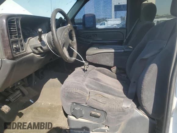 ✅ 2006 Chevrolet Silverado 2500HD LT3 • VIN: 1GCHK23G36F230834 • Lot: 75345404. Wystawiony na Copart z przebiegiem 199 800 mil. Bezpłatny archiwum sprzedaży aukcyjnych z USA i szczegółowy raport historii pojazdu na DreamBid. Zdjęcie 7.