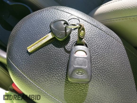 ✅ 2013 Hyundai Veloster w/Black Int • VIN: KMHTC6AD8DU135634 • Lot: 41301184. Listed on IAAI with 156,510 mi. Free auction sales archive from the USA and detailed vehicle history report at DreamBid. Image 11.