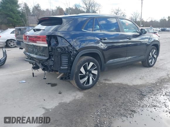 ✅ 2025 Volkswagen Atlas SE • VIN: 1V2HE2CA1SC228030 • Lot: 43715964. Listed on IAAI with 11,326 mi. Free auction sales archive from the USA and detailed vehicle history report at DreamBid. Image 4.