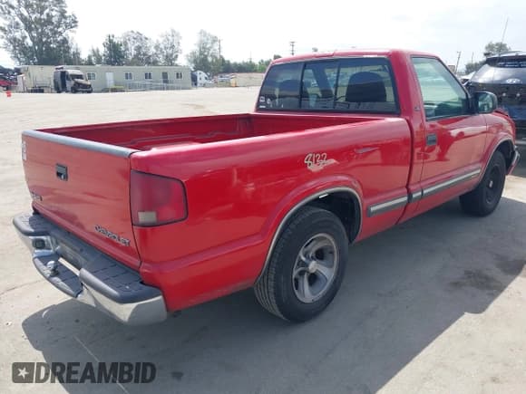 ✅ 2000 Chevrolet S-10 LS • VIN: 1GCCS1440Y8107525 • Лот: 42244465. Опубликован ранее на IAAI с пробегом 133 610 миль. Бесплатный доступ к архиву аукционных продаж из США и подробный отчёт об истории автомобиля на DreamBid. Изображение 4.