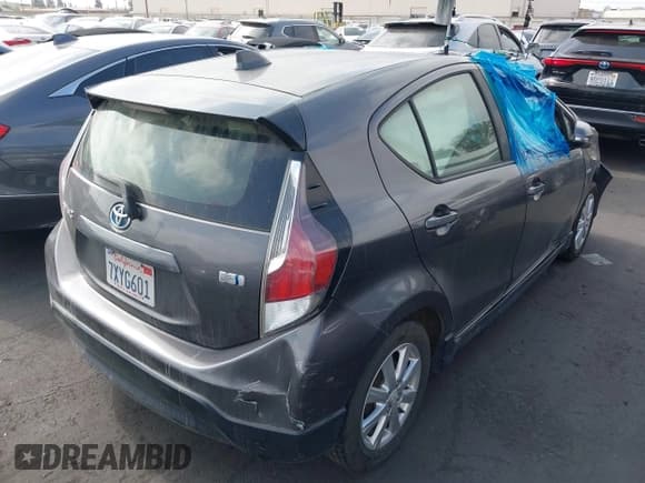 ✅ 2017 Toyota Prius One • VIN: JTDKDTB39H1592526 • Lot: 42474365. Wystawiony na IAAI z przebiegiem 124 777 mil. Bezpłatny archiwum sprzedaży aukcyjnych z USA i szczegółowy raport historii pojazdu na DreamBid. Zdjęcie 4.