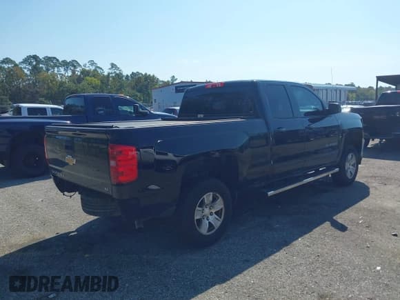 ✅ 2018 Chevrolet Silverado 1500 LT • VIN: 1GCRCREH3JZ165233 • Лот: 43502544. Опубликован ранее на IAAI с пробегом 123 053 миль. Бесплатный доступ к архиву аукционных продаж из США и подробный отчёт об истории автомобиля на DreamBid. Изображение 4.