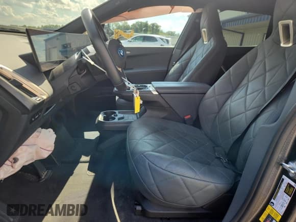 ✅ 2023 BMW iX xDrive50 • VIN: WB523CF02PCL87552 • Lot: 71236855. Wystawiony na Copart z przebiegiem 25 335 mil. Bezpłatny archiwum sprzedaży aukcyjnych z USA i szczegółowy raport historii pojazdu na DreamBid. Zdjęcie 7.