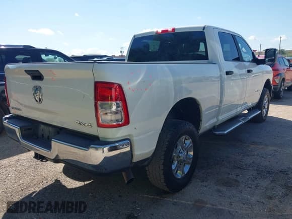 ✅ 2024 Ram 2500 Big Horn • VIN: 3C6UR5DJ2RG303949 • Lot: 42575281. Listed on IAAI with 117,754 mi. Free auction sales archive from the USA and detailed vehicle history report at DreamBid. Image 4.