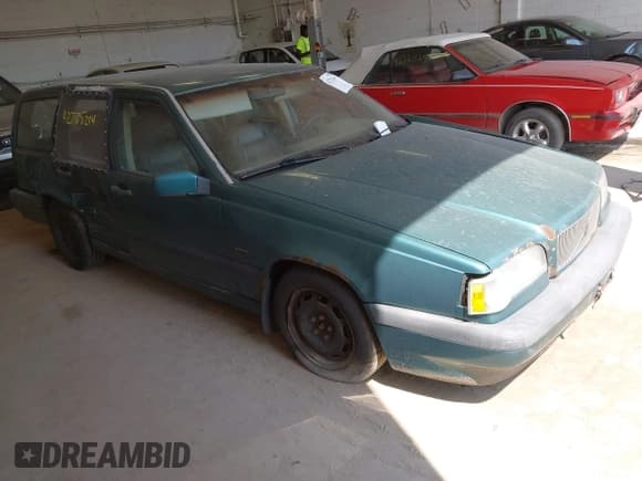 ✅ 1995 Volvo 850 • VIN: YV1LW5510S2136981 • Лот: 42735214. Опубликован ранее на IAAI с пробегом 311 593 миль. Бесплатный доступ к архиву аукционных продаж из США и подробный отчёт об истории автомобиля на DreamBid. Изображение 1.
