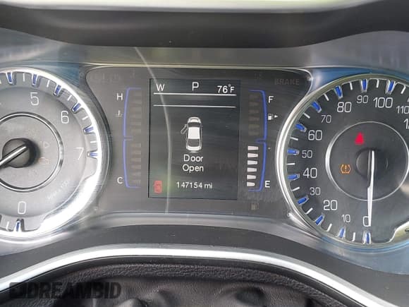 ✅ 2015 Chrysler 200 Limited • VIN: 1C3CCCAB8FN722483 • Lot: 43335077. Wystawiony na IAAI z przebiegiem 147 154 mil. Bezpłatny archiwum sprzedaży aukcyjnych z USA i szczegółowy raport historii pojazdu na DreamBid. Zdjęcie 15.