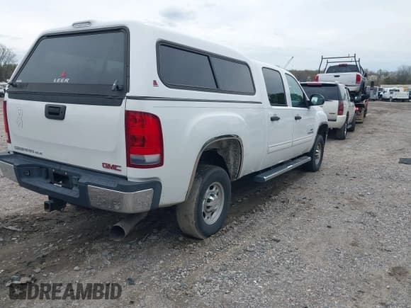 ✅ 2008 GMC Sierra 2500HD Work Truck • VIN: 1GTHC23678F181919 • Lot: 41954078. Wystawiony na IAAI z przebiegiem 120 609 mil. Bezpłatny archiwum sprzedaży aukcyjnych z USA i szczegółowy raport historii pojazdu na DreamBid. Zdjęcie 4.