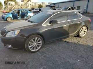 ✅ 2015 Buick Verano Group • VIN: 1G4PS5SKXF4156483 • Лот: 92100415. Опубликован ранее на Copart с пробегом 94 779 миль. Бесплатный доступ к архиву аукционных продаж из США и подробный отчёт об истории автомобиля на DreamBid. Изображение 1.