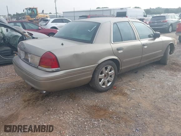 ✅ 2006 Ford Police Interceptor • VIN: 2FAHP71W26X144191 • Lot: 43142177. Listed on IAAI with Not provided. Free auction sales archive from the USA and detailed vehicle history report at DreamBid. Image 4.