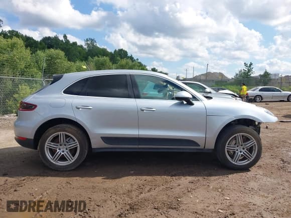 ✅ 2015 Porsche Macan S • VIN: WP1AB2A5XFLB59652 • Lot: 42626960. Listed on IAAI with 96,283 mi. Free auction sales archive from the USA and detailed vehicle history report at DreamBid. Image 13.