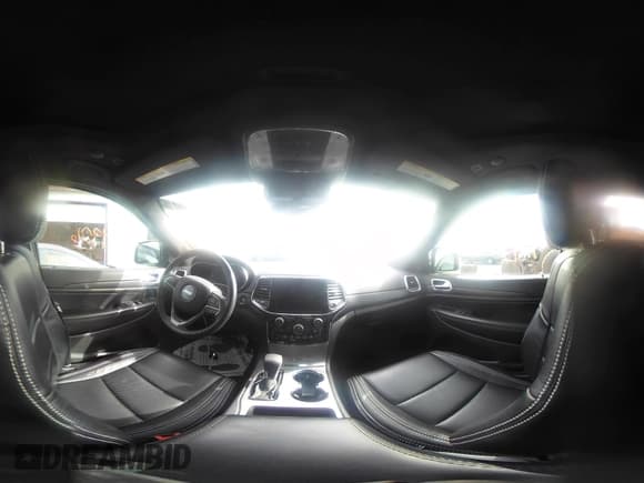 ✅ 2019 Jeep Grand Cherokee Altitude • VIN: 1C4RJFAG2KC563247 • Lot: 41479926. Wystawiony na IAAI z przebiegiem 81 288 mil. Bezpłatny archiwum sprzedaży aukcyjnych z USA i szczegółowy raport historii pojazdu na DreamBid. Zdjęcie 19.