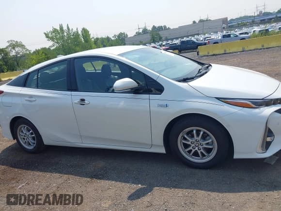 ✅ 2017 Toyota Prius Plus • VIN: JTDKARFP0H3030480 • Lot: 42903613. Wystawiony na IAAI z przebiegiem 148 627 mil. Bezpłatny archiwum sprzedaży aukcyjnych z USA i szczegółowy raport historii pojazdu na DreamBid. Zdjęcie 13.