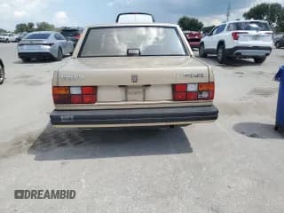 ✅ 1989 Volvo 740 • VIN: YV1FX884XK2368716 • Lot: 71722804. Wystawiony na Copart z przebiegiem 108 531 mil. Bezpłatny archiwum sprzedaży aukcyjnych z USA i szczegółowy raport historii pojazdu na DreamBid. Zdjęcie 6.