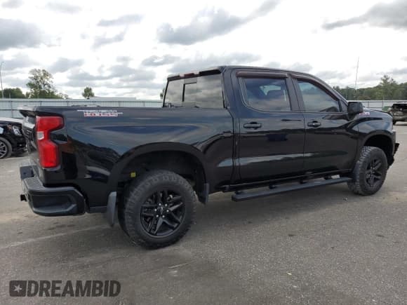 ✅ 2022 Chevrolet Silverado 1500 LT Trail Boss • VIN: 1GCPYFED3NZ156056 • Lot: 69638655. Wystawiony na Copart z przebiegiem 48 015 mil. Bezpłatny archiwum sprzedaży aukcyjnych z USA i szczegółowy raport historii pojazdu na DreamBid. Zdjęcie 3.