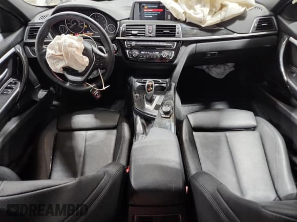 ✅ 2018 BMW 3 Series 330i xDrive • VIN: WBA8D9C53JEM34305 • Лот: 87360505. Опубликован ранее на Copart с пробегом 95 617 миль. Бесплатный доступ к архиву аукционных продаж из США и подробный отчёт об истории автомобиля на DreamBid. Изображение 8.