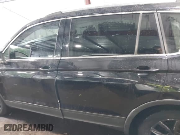 ✅ 2022 Volkswagen Tiguan SE • VIN: 3VV2B7AX0NM049163 • Lot: 42647169. Wystawiony na IAAI z przebiegiem 85 757 mil. Bezpłatny archiwum sprzedaży aukcyjnych z USA i szczegółowy raport historii pojazdu na DreamBid. Zdjęcie 14.