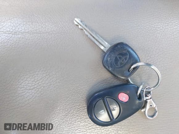 ✅ 2012 Toyota Sequoia SR5 • VIN: 5TDBY5G11CS071643 • Лот: 41548352. Опубликован ранее на IAAI с пробегом 175 509 миль. Бесплатный доступ к архиву аукционных продаж из США и подробный отчёт об истории автомобиля на DreamBid. Изображение 11.