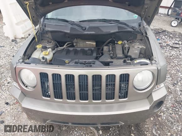 ✅ 2008 Jeep Patriot Sport • VIN: 1J8FF28WX8D681472 • Lot: 42177131. Listed on IAAI with 154,961 mi. Free auction sales archive from the USA and detailed vehicle history report at DreamBid. Image 10.