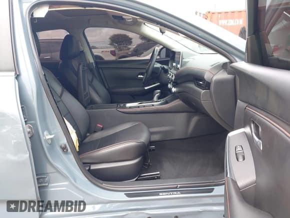 ✅ 2024 Nissan Sentra SR • VIN: 3N1AB8DV9RY210136 • Lot: 43014926. Wystawiony na IAAI z przebiegiem 32 109 mil. Bezpłatny archiwum sprzedaży aukcyjnych z USA i szczegółowy raport historii pojazdu na DreamBid. Zdjęcie 5.