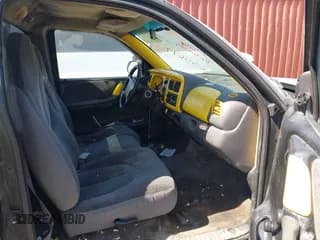 ✅ 1998 Dodge Dakota SLT • VIN: 1B7FL26X5WS635679 • Lot: 41688137. Wystawiony na IAAI z przebiegiem 269 908 mil. Bezpłatny archiwum sprzedaży aukcyjnych z USA i szczegółowy raport historii pojazdu na DreamBid. Zdjęcie 5.