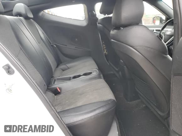 ✅ 2016 Hyundai Veloster • VIN: KMHTC6AD4GU274812 • Lot: 47850345. Wystawiony na Copart z przebiegiem 126 359 mil. Bezpłatny archiwum sprzedaży aukcyjnych z USA i szczegółowy raport historii pojazdu na DreamBid. Zdjęcie 10.