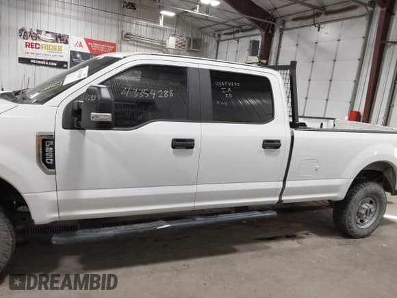✅ 2018 Ford F-250 XL • VIN: 1FT7W2B66JEB65713 • Lot: 43354288. Wystawiony na IAAI z przebiegiem 252 561 mil. Bezpłatny archiwum sprzedaży aukcyjnych z USA i szczegółowy raport historii pojazdu na DreamBid. Zdjęcie 14.
