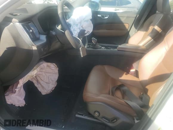 ✅ 2020 Volvo XC60 Momentum • VIN: YV4102RK0L1561430 • Lot: 89461765. Listed on Copart with 56,778 mi. Free auction sales archive from the USA and detailed vehicle history report at DreamBid. Image 7.