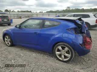 2015 Hyundai Veloster z VIN KMHTC6AD0FU224617, wystawiony jako Copart lot #68470984 z przebiegiem Nie podano mil oraz Szkoda całkowita • Salvage title. Historia ofert i sprzedaży dostępna na DreamBid. Obrazek 2.