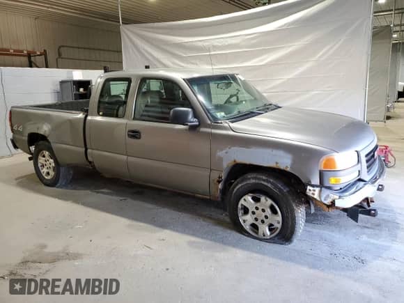 2006 GMC Sierra 1500 Work Truck with VIN 2GTEK19V561322294, listed as a Copart auction lot 52258795 with 169,601 mi miles and Clean title. Bid and sale history available at DreamBid. Image 4.