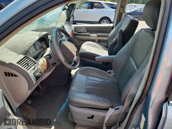 ✅ 2008 Chrysler Town & Country Touring • VIN: 2A8HR54P38R651792 • Lot: 69371285. Listed on Copart with Not provided. Free auction sales archive from the USA and detailed vehicle history report at DreamBid. Image 7.