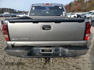 ✅ 2006 Chevrolet Silverado 1500 LS • VIN: 2GCEC13V761302960 • Лот: 82425984. Опубликован ранее на Copart с пробегом 179 077 миль. Бесплатный доступ к архиву аукционных продаж из США и подробный отчёт об истории автомобиля на DreamBid. Изображение 6.