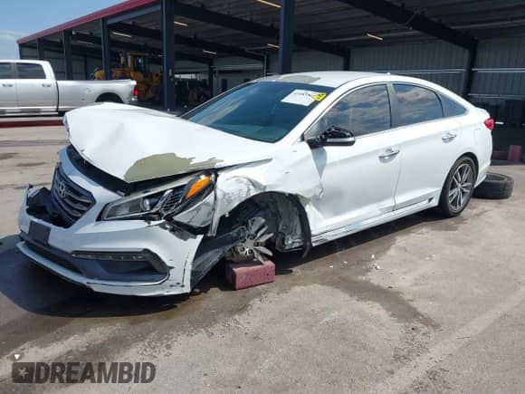 2015 Hyundai Sonata Sport z VIN 5NPE34AB3FH092236, wystawiony jako IAAI lot #43083552 z przebiegiem 89 391 mil mil oraz . Historia ofert i sprzedaży dostępna na DreamBid. Obrazek 2.