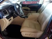 ✅ 2019 Toyota Highlander Limited • VIN: 5TDDZRFH9KS990414 • Lot: 70720385. Wystawiony na Copart z przebiegiem 62 466 mil. Bezpłatny archiwum sprzedaży aukcyjnych z USA i szczegółowy raport historii pojazdu na DreamBid. Zdjęcie 7.