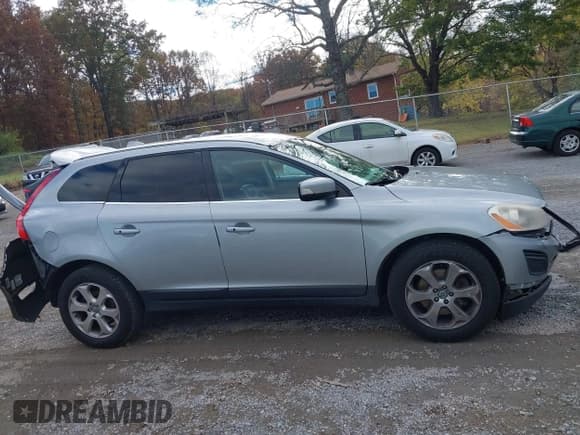 ✅ 2013 Volvo XC60 3.2L • VIN: YV4940DL1D2430918 • Lot: 43575679. Listed on IAAI with 127,675 mi. Free auction sales archive from the USA and detailed vehicle history report at DreamBid. Image 13.