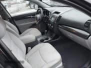 ✅ 2011 Kia Sorento LX • VIN: 5XYKTDA15BG140878 • Lot: 43786709. Wystawiony na IAAI z przebiegiem 219 812 mil. Bezpłatny archiwum sprzedaży aukcyjnych z USA i szczegółowy raport historii pojazdu na DreamBid. Zdjęcie 5.