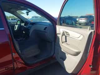 ✅ 2015 Chevrolet Traverse LT • VIN: 1GNKRGKD2FJ133084 • Лот: 43544845. Опубликован ранее на IAAI с пробегом 161 290 миль. Бесплатный доступ к архиву аукционных продаж из США и подробный отчёт об истории автомобиля на DreamBid. Изображение 5.