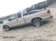 ✅ 2002 Chevrolet S-10 LS • VIN: 1GCCS19W028214964 • Лот: 44064745. Опубликован ранее на Copart с пробегом 153 109 миль. Бесплатный доступ к архиву аукционных продаж из США и подробный отчёт об истории автомобиля на DreamBid. Изображение 2.