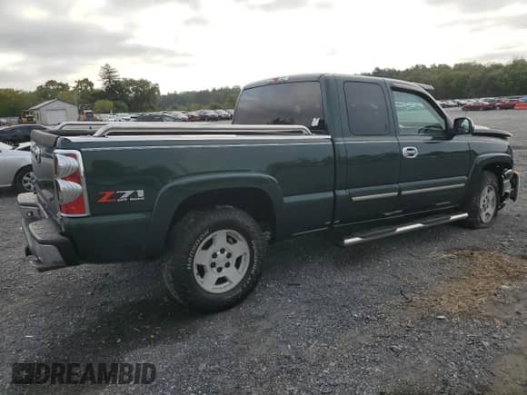 ✅ 2006 Chevrolet Silverado 1500 LS • VIN: 2GCEK19B561266573 • Lot: 71420804. Wystawiony na Copart z przebiegiem 153 471 mil mil. Skorzystaj z bezpłatnego archiwum sprzedaży aukcyjnych z USA i zobacz szczegółowy raport historii pojazdu na DreamBid. Zdjęcie 3.