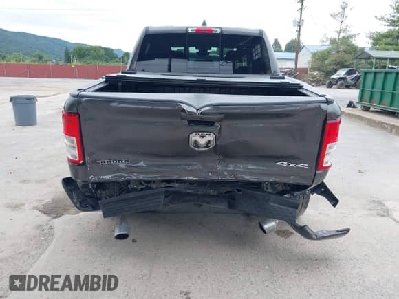 2020 Ram 1500 Big Horn z VIN 1C6SRFFT6LN108561, wystawiony jako IAAI lot #42996633 z przebiegiem 40 340 mil mil oraz . Historia ofert i sprzedaży dostępna na DreamBid. Obrazek 16.
