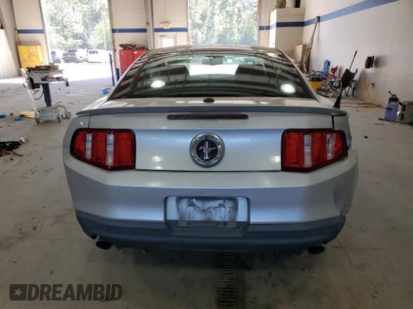 ✅ 2011 Ford Mustang V6 • VIN: 1ZVBP8AM7B5135869 • Lot: 86853205. Listed on Copart with 210,446 mi. Free auction sales archive from the USA and detailed vehicle history report at DreamBid. Image 6.