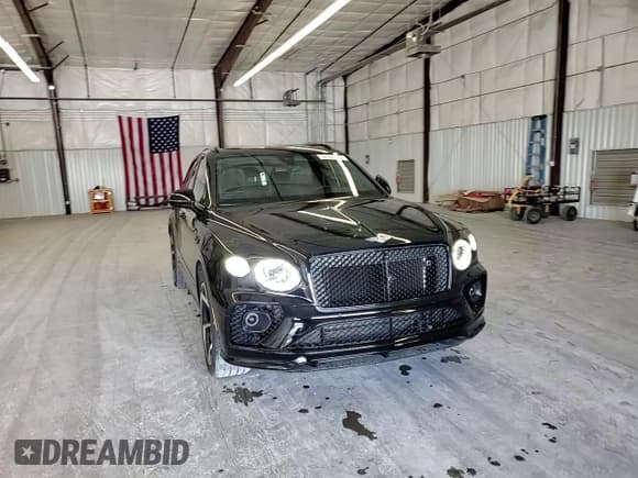 ✅ 2022 Bentley Bentayga V8 • VIN: SJAAM2ZV8NC039607 • Лот: 54888564. Опубликован ранее на Copart с пробегом 15 561 миль. Бесплатный доступ к архиву аукционных продаж из США и подробный отчёт об истории автомобиля на DreamBid. Изображение 11.