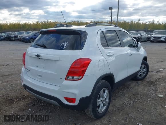 ✅ 2020 Chevrolet Trax LT • VIN: KL7CJPSB5LB000700 • Lot: 43531707. Wystawiony na IAAI z przebiegiem 28 920 mil. Bezpłatny archiwum sprzedaży aukcyjnych z USA i szczegółowy raport historii pojazdu na DreamBid. Zdjęcie 4.