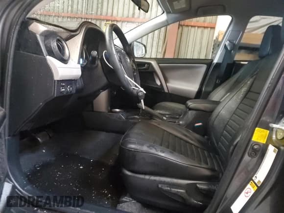 ✅ 2014 Toyota RAV4 LE • VIN: JTMZFREV4EJ002852 • Lot: 82449945. Listed on Copart with 130,203 mi. Free auction sales archive from the USA and detailed vehicle history report at DreamBid. Image 7.