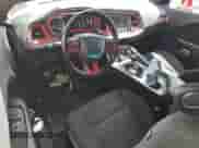 2015 Dodge Challenger R/T z VIN 2C3CDZAT4FH712793, wystawiony jako Copart lot #69822155 z przebiegiem Nie podano mil oraz Szkoda całkowita • Salvage title. Historia ofert i sprzedaży dostępna na DreamBid. Obrazek 8.